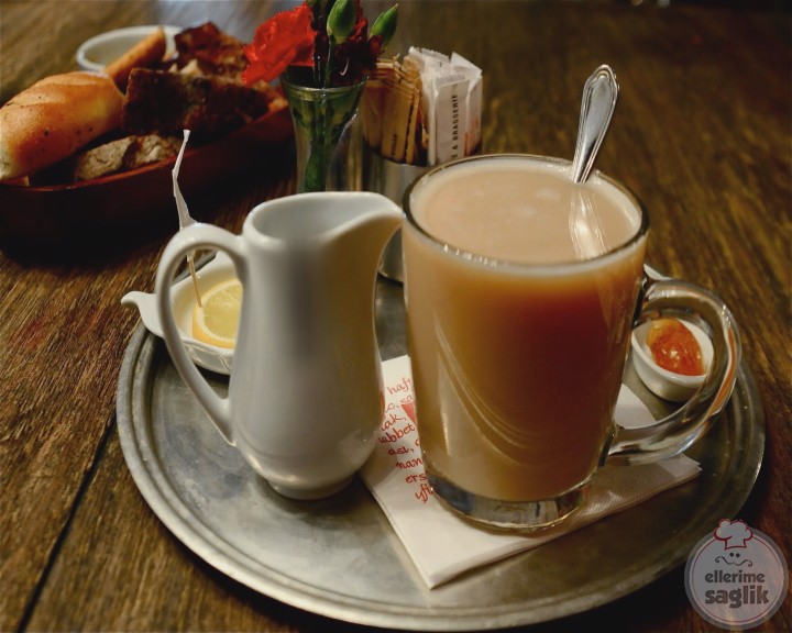 İngiliz Usulü Sütlü Çay Tarifi